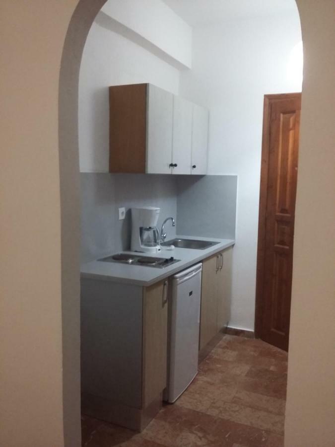 Marili Downstairs Apartments Roda  Exterior photo